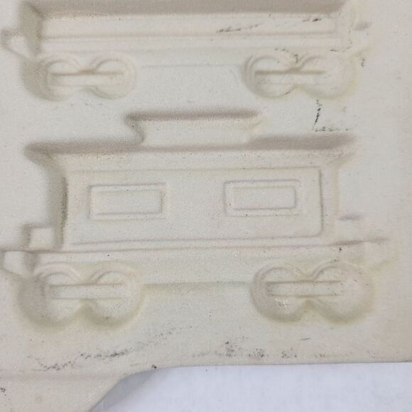 The Pampered Chef 1998 Gingerbread Train Stoneware Mold - Picture 9 of 11